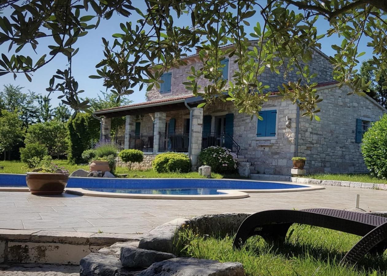 Slivari Vila *