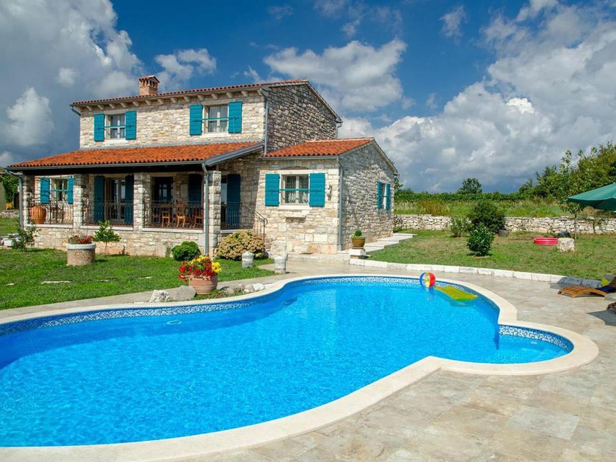 Villa Slivari *